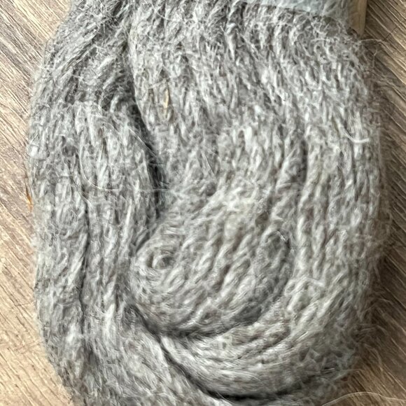 100% Wool Hand Spun Gray Fiber Yarn - Picture 2 of 10